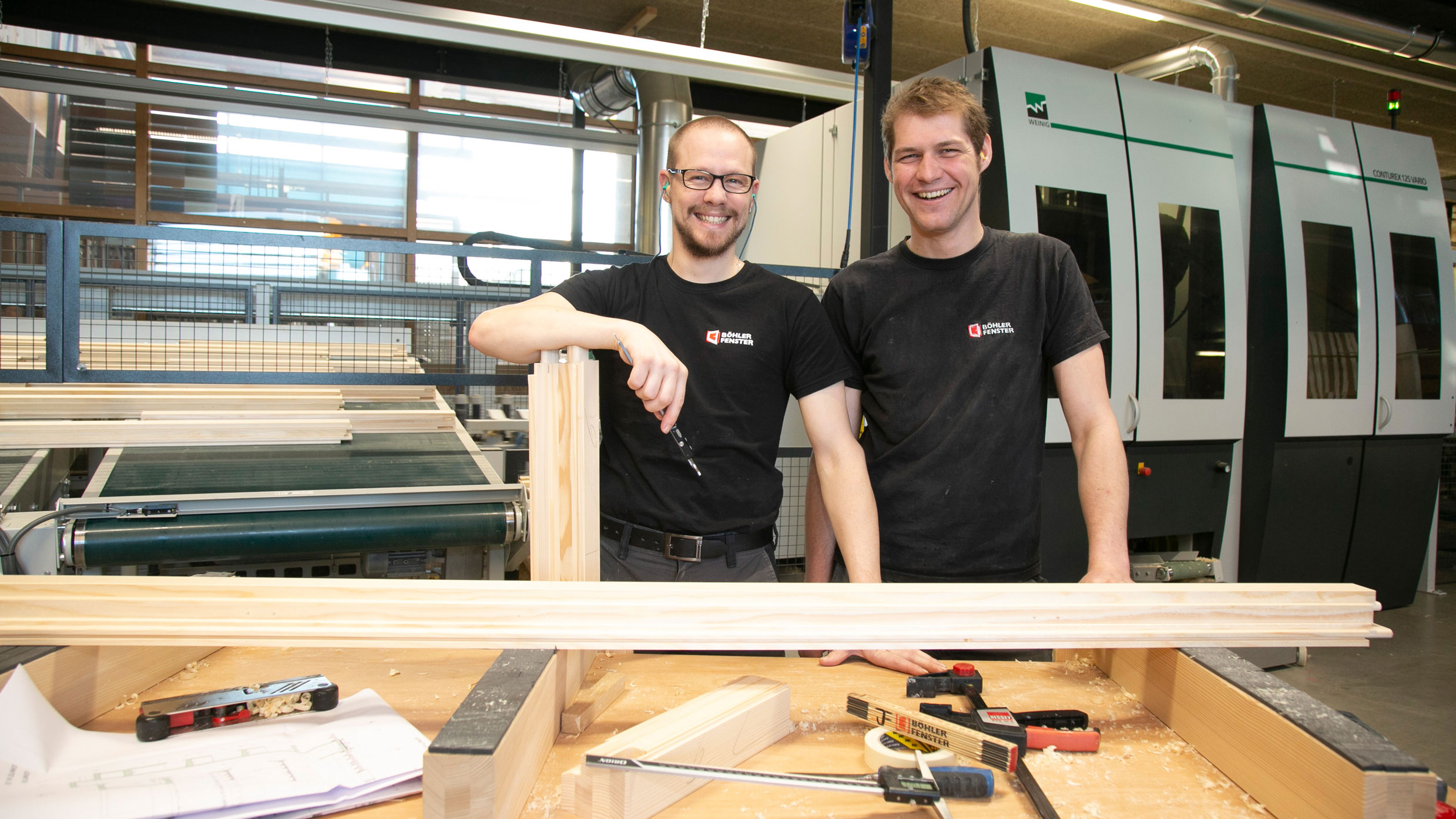 Böhler Fenster Mitarbeitende in der Werkstatt 16-9