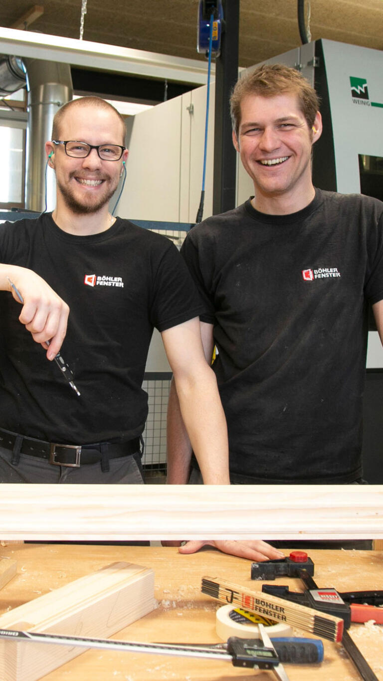 Böhler Fenster Mitarbeitende in der Werkstatt 9-16