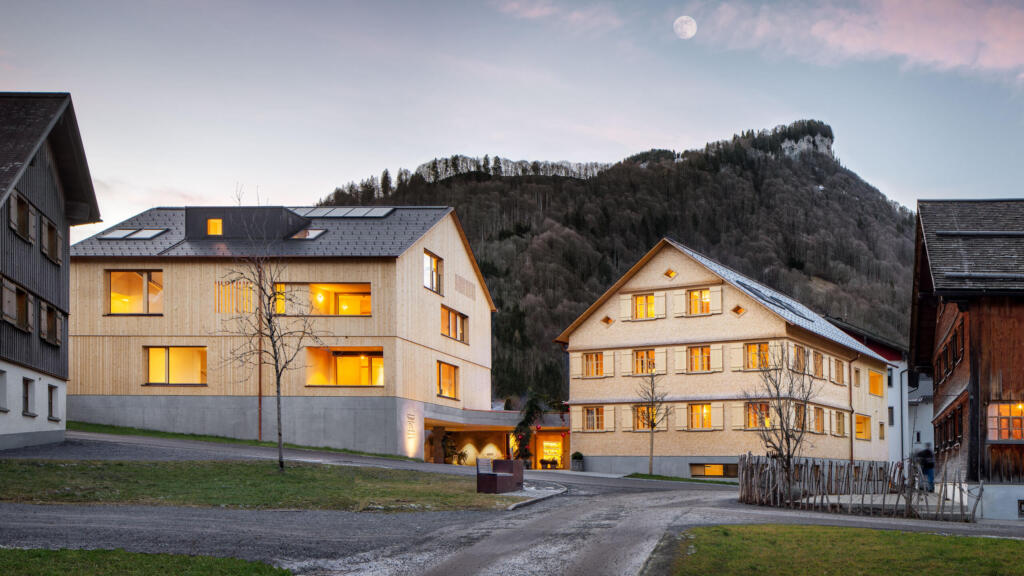 abendliche Außenansicht Tempel 74 Appartmenthaus Mellau