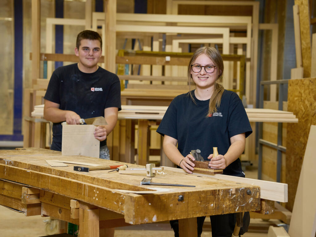 Böhler Fenster Lehrlinge bei der Arbeit 16-9