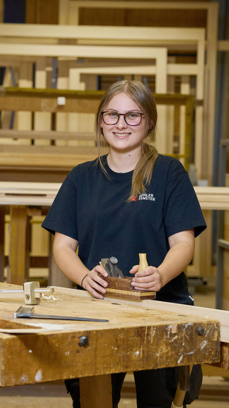 Böhler Fenster Lehrlinge bei der Arbeit 9-16