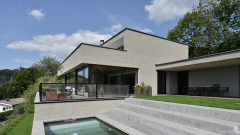 Außenansicht Haus SF mit Pool