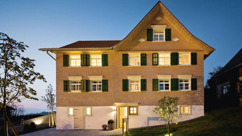Denkmalschutz – Außenansicht Mesmerhaus – Böhler Fenster